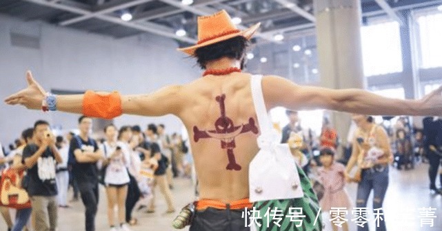 路飞|海贼王cosplay原版老沙惊现，引发众人的围观！
