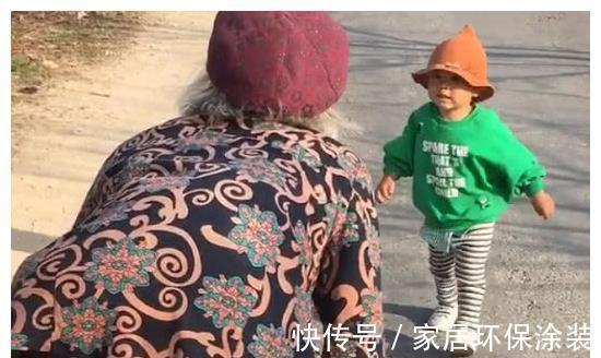 小驼|“小驼背宝宝”跟着太姥学走路火了,我曾是你,你终会是我