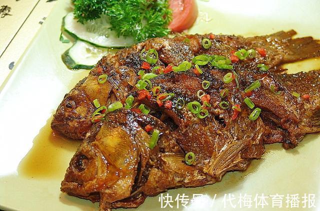 鲜香|美食湖南、经典家常菜——芹酥鲫鱼，外酥内嫩、爽脆鲜香扑面来