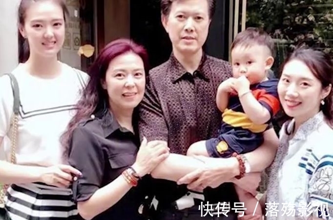 气质|女排名将妈妈貌美如花，气质独特像港台明星，合照却让网友笑翻