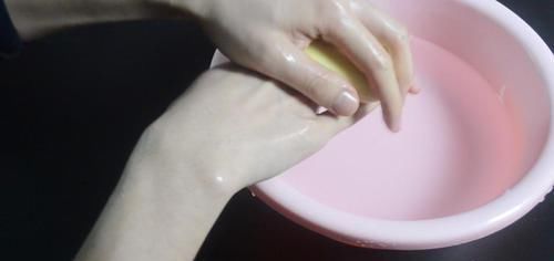 2元一块的硫磺皂,作用真厉害,解决了很多人的烦恼,太实用了