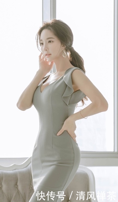 小姐姐|清新性感的小姐姐,紧身裙秀出完美曲线,好身材让人羡慕