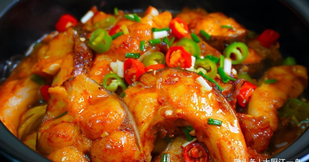 草鱼怎么做才好吃?这样一次炖一锅不嫌多,出锅后连汤汁都不剩