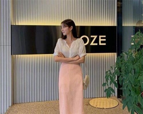 别背双肩包了吧！今年流行“托特包”，容量大不说，还耐脏又方便