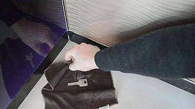 缝隙处|家里的旧钥匙一把也别扔，放在家里有大用处，用途花钱都买不到