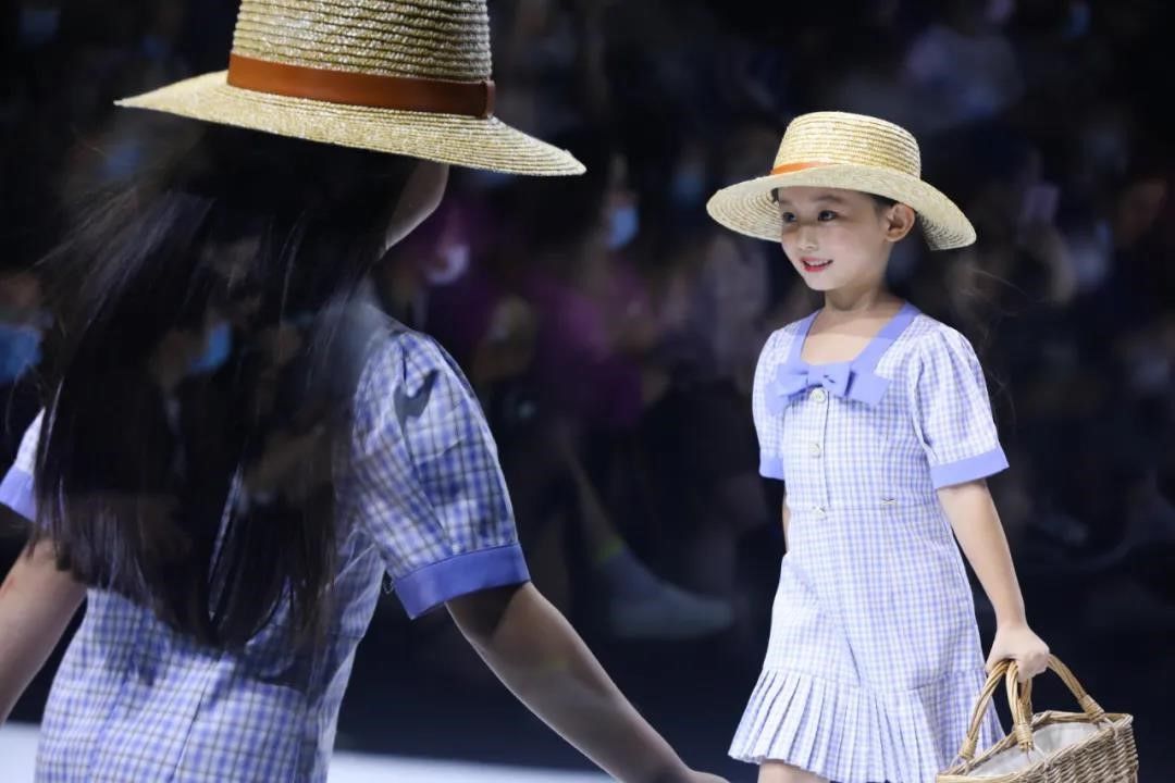 舞美|SS2021 KIDS WEAR上海时装周圆满落幕，超感式舞美点燃缤纷春夏！