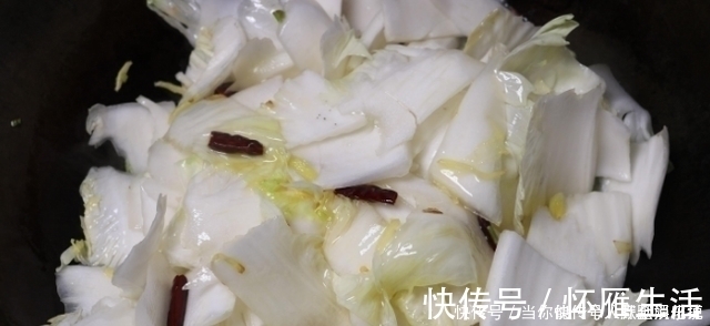 爽脆|炒白菜时,牢记“3窍门”,白菜炒好爽脆可口,和饭店的一样好吃