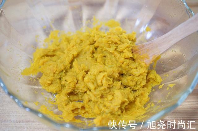 吐司|贝贝南瓜香甜软糯，做成吐司馅料好吃到爆，这食谱已被千人收藏了