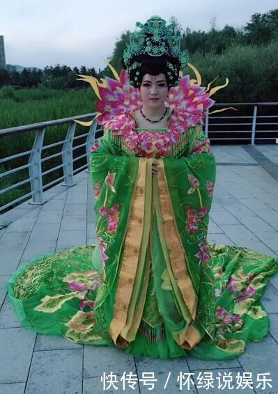 新娘为拍婚纱照连续换上三套衣服,成片新娘却美得令人窒息!