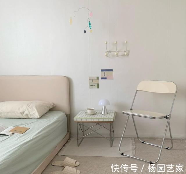 格栅板|别人不要的一楼被她买了,大白墙极简“穷装”后,家反而明亮舒适