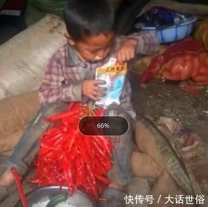 我们的生活|爸爸去世妈妈离开家, 5岁男孩自生自灭, 不会做饭吃生食物!