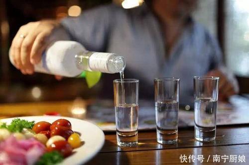 老酒鬼们公认的“4大下酒菜”,一小碟就能喝到天亮,不醉不归