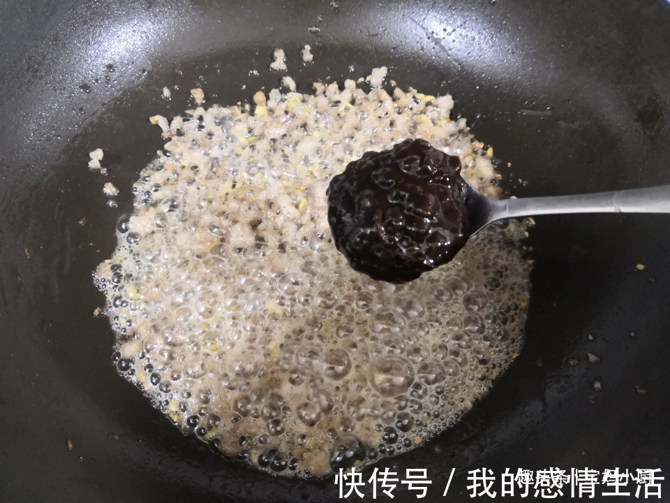 儿子去上班，带走20个萝卜馅大包子，都被同事抢光，纷纷要做法