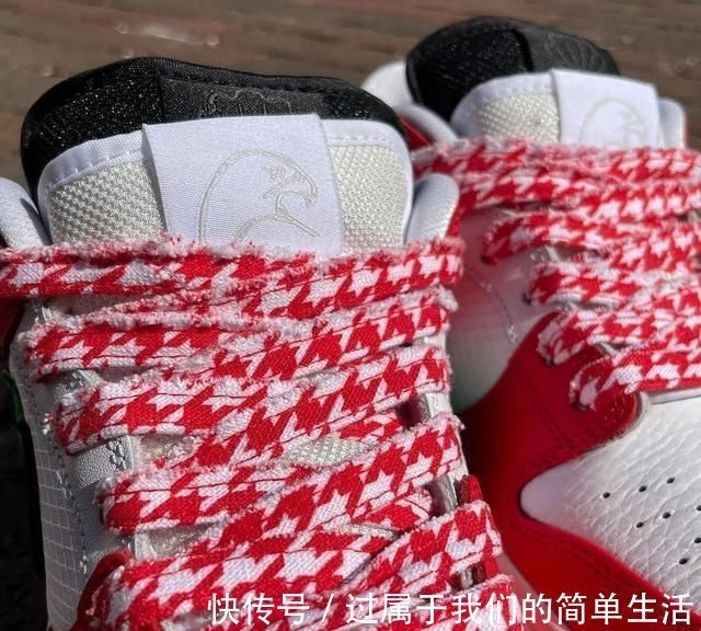 抽签 夸张!土豪的迪拜店为了发售一双耐克鞋款,专门开发了一个游戏!