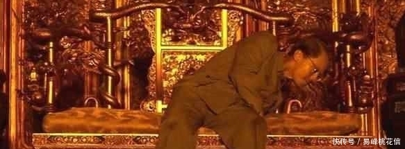 前藏|溥仪晚年故地重游，在龙椅下翻出了自己几十年前藏的“宝物”