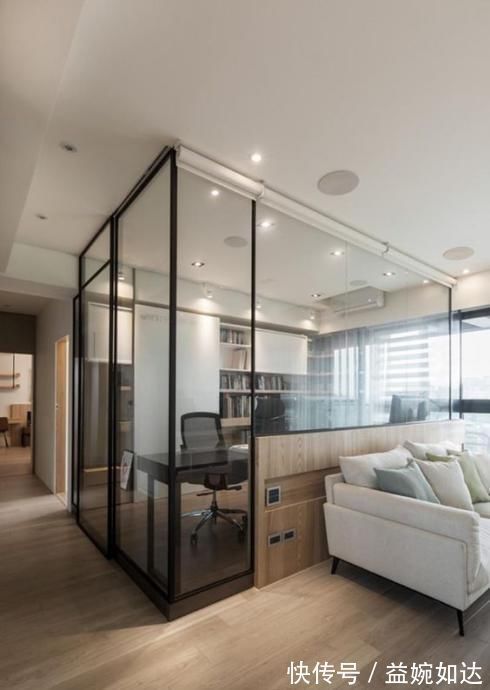 楼梯|楼梯下空着,如今越来越多人都直接改成书房,不要1㎡却实用多了