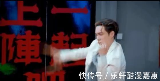 krump|张艺兴火锅局即兴扇子舞，绝绝子