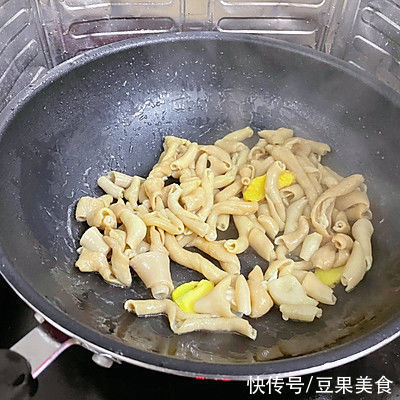 冬天的的味道，简单易做的清炒鹅肠不用烤箱照样能做