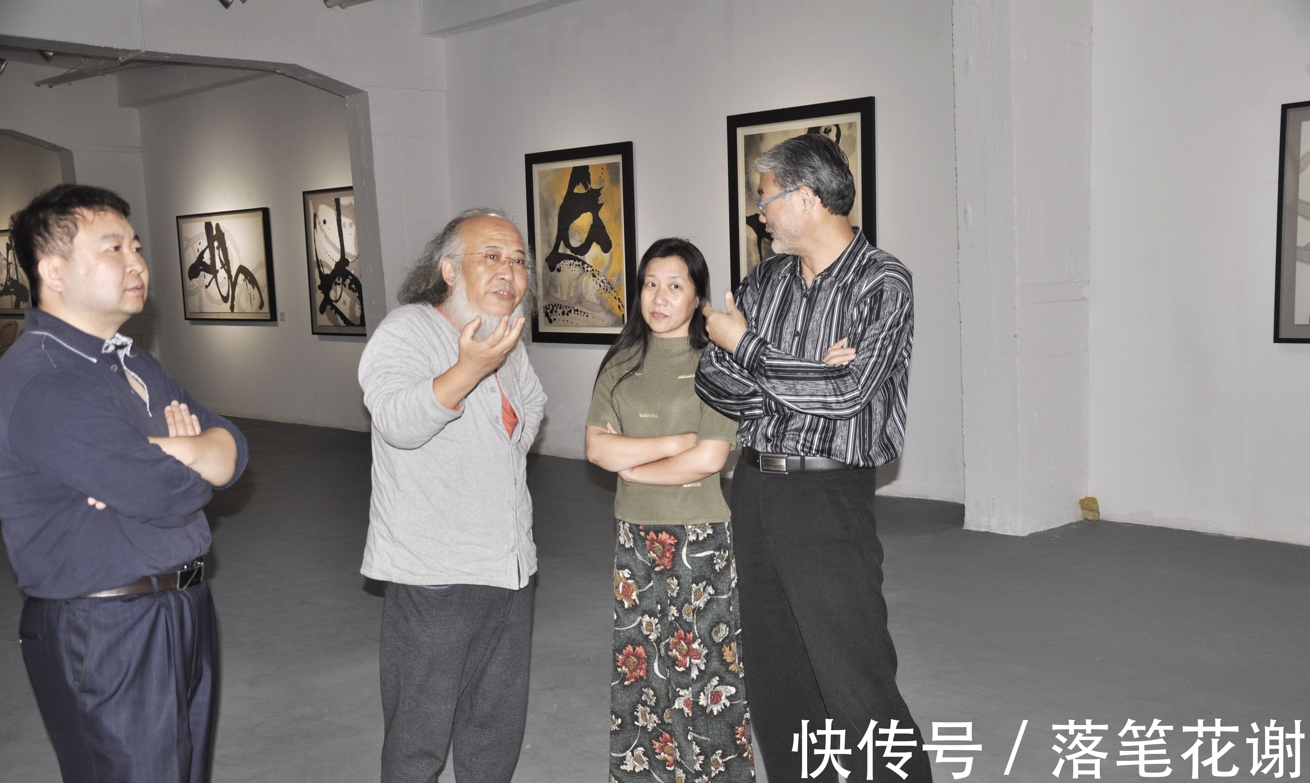 非洲@2011年,53岁画家杨彦娶了非洲学生,老来得子后,却突然选择出家