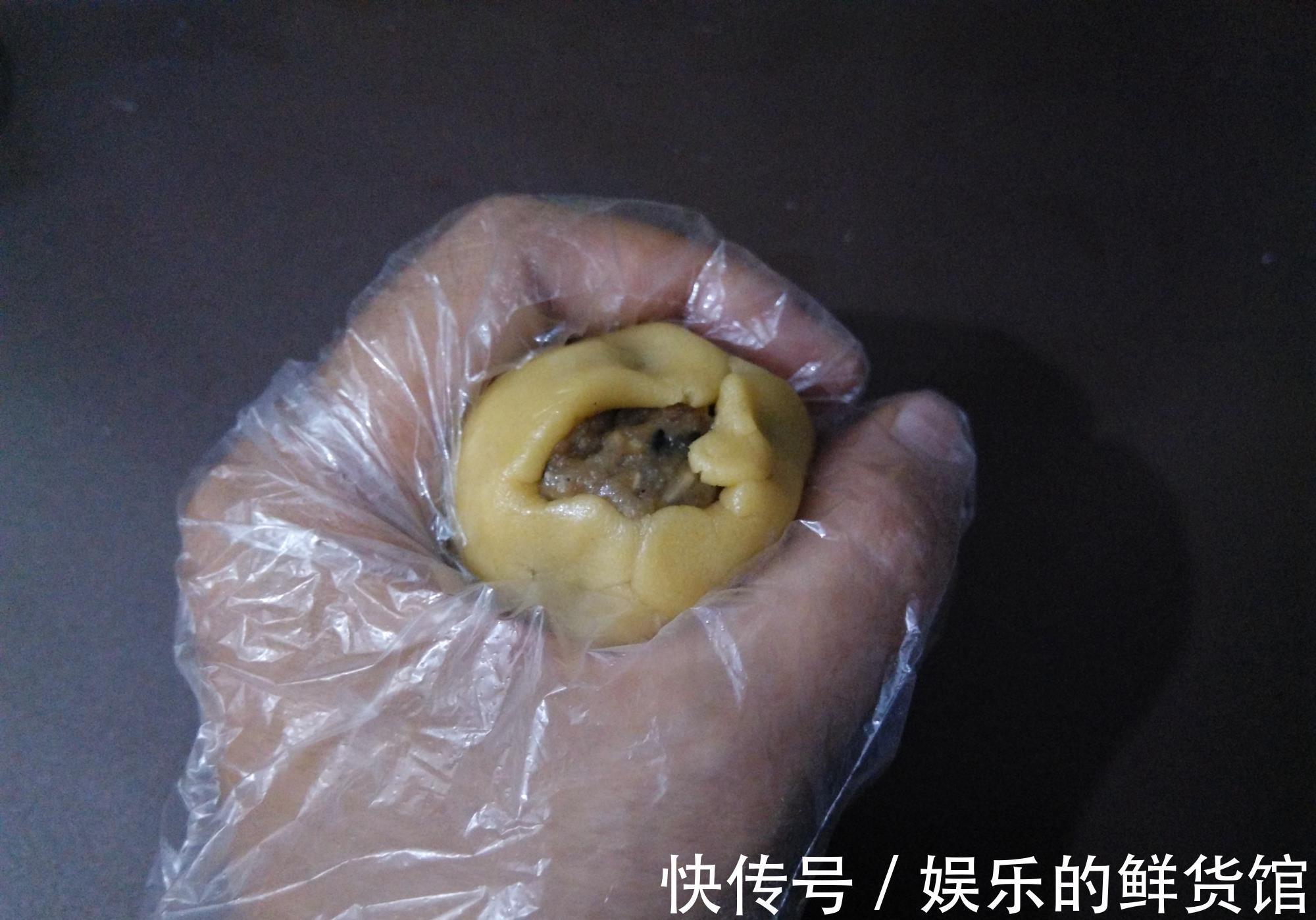 烤箱|自制五仁馅月饼,放白糖还是红糖,区别很大,别放错了
