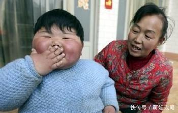养到|奶奶把8个月的孙子养到30斤,内心沾沾自喜,宝妈:这是在坑娃