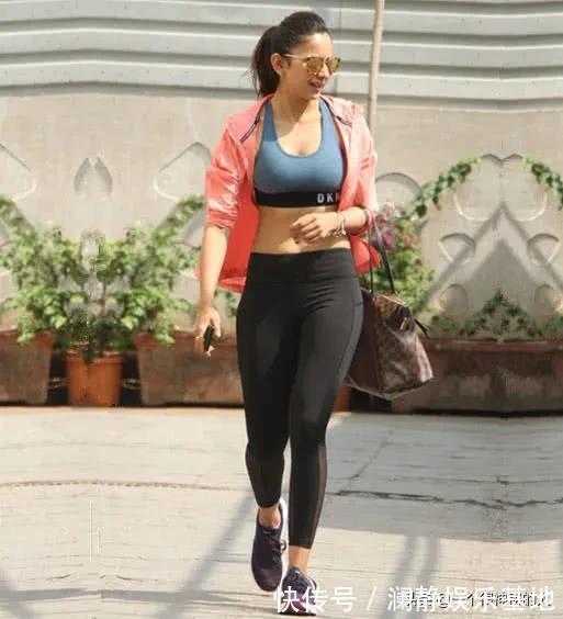 l29岁印度美女,努力健身多年,体态丰腴却不显胖