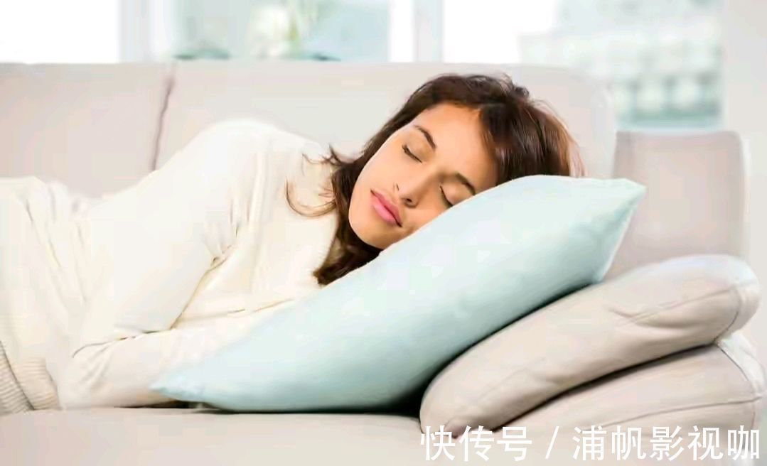 更年期|女人到了中年后，不要舍不得保养，多做4件事，强过每天用化妆品