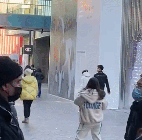 恋情|国乒喜事!丁宁恋情曝光,和神秘男牵手逛街,球迷调侃身形像方博