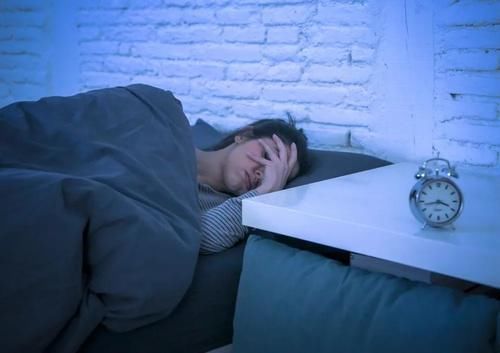 不懂就问：经常睡不着，吃褪黑素真的可以助眠吗？