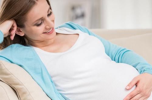 剖腹产需不需要提前住院？还是当天才去？