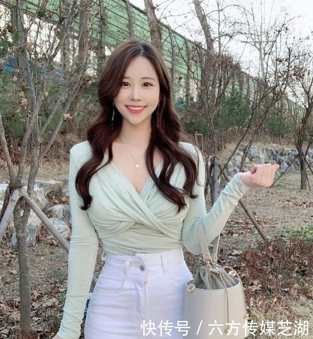小姐姐太美了，迷人的笑容令人心动