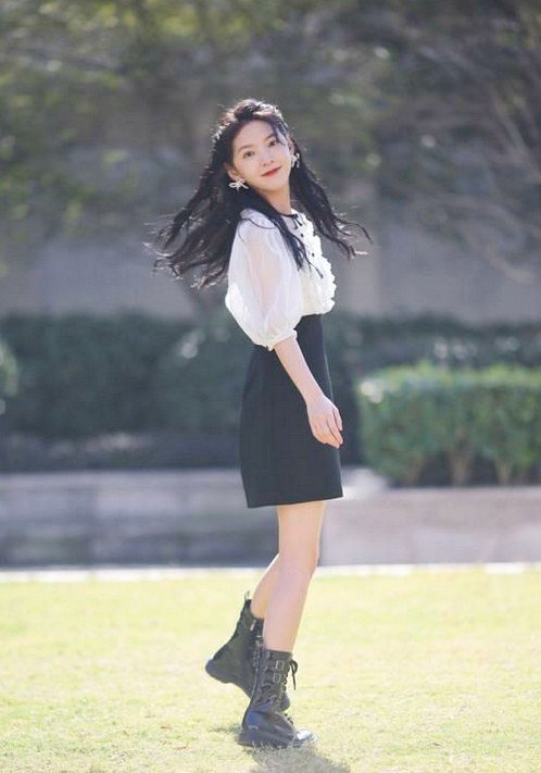 衬衫|薄纱衬衫配高腰A字裙清新时髦,回头率爆表