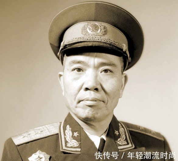 中将|他小时候给主席送信,后来成为警卫排长,被授予开国中将