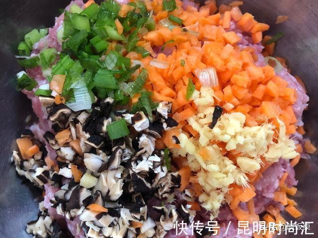 汁水|红烧狮子头的家庭做法,个大饱满汁水多,好吃不腻真解馋,零失败