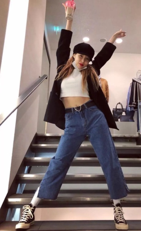 针织衫|潮流女孩泫雅, 穿搭不要太有风格, 混搭风格也很时髦