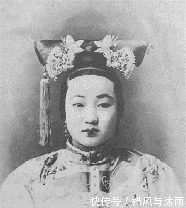 婉容|晚清照片图3是婉容的“浴缸”，图4是溥仪的宠妃谭玉龄