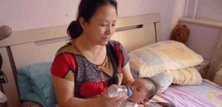 奶阵|月嫂服务结束, , 娃儿居然一直这样! , 真懊悔当初请月嫂!