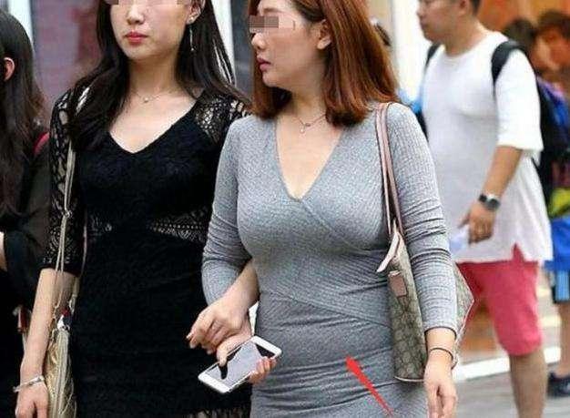 家务劳动|宝妈产后晒娃,完美身材比宝宝还抢镜,这身材我酸了