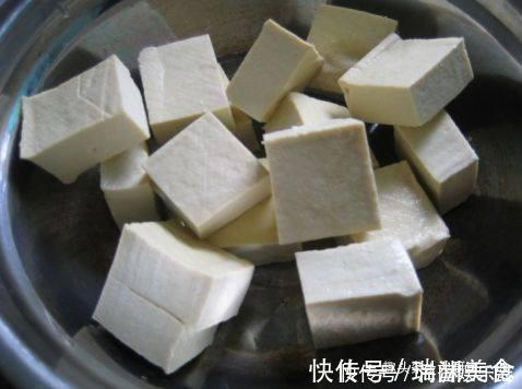 白菜炖豆腐很多人第一步就做错啦！难怪不好吃，大厨这样做才对