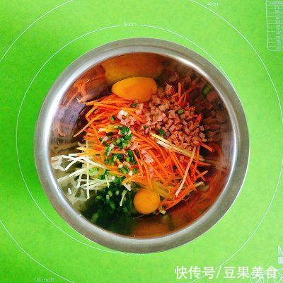  简单快手，超级好吃，你一定要学的土豆胡萝卜鸡蛋饼