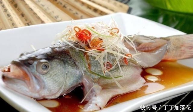 蒸鲈鱼|清蒸鱼,到底要蒸多久厨师长告诉你正确的时间,保证鱼肉鲜嫩