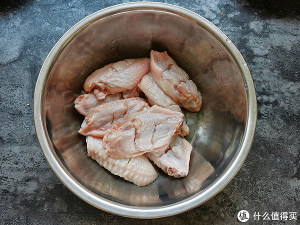 烤翅|在家烤翅中自配腌料，烤好外焦里嫩香浓入味，真解馋