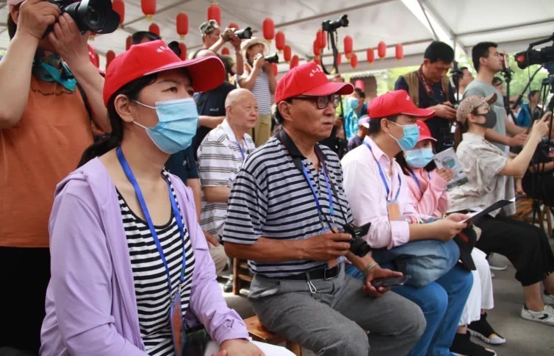 汴京|汴绣、汴京灯笼张、旗袍……市民考察团这次去了哪儿?