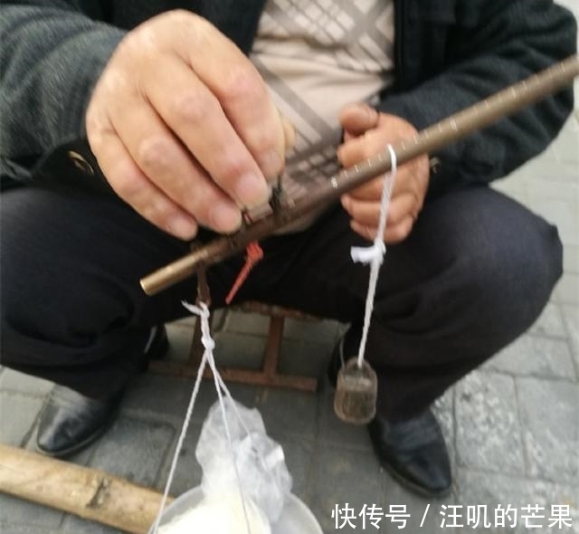 零食|街边偶遇小时候吃的零食,想买又怕被人说幼稚