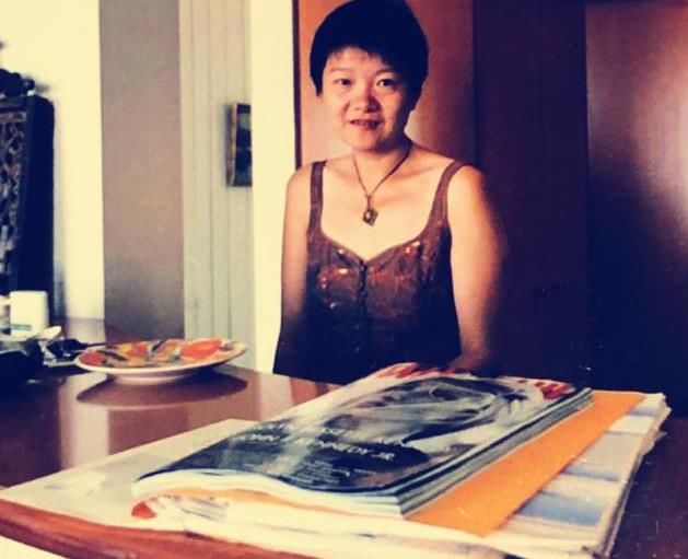 中薪|洪晃：在和陈凯歌结婚之前，她住胡同、出国、拿高薪，活得好洒脱