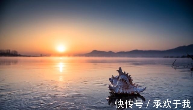 锦霞&千山暮雪无言叙,独客西风入梦游。浅秋寄语