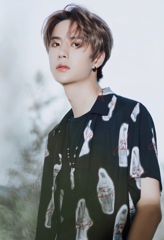 陪你到世界之巅|双标现场!肖战王一博相关作品投票榜规定大反转,网友:要吐了!