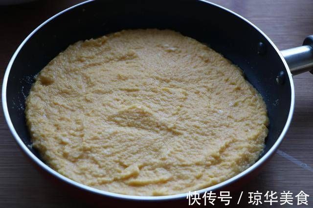 剩馒头新吃法，加4个鸡蛋搅一搅，出锅比披萨还好吃！做法还简单