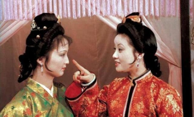 贾赦|贾赦要纳鸳鸯为妾，王熙凤为什么告诉平儿出去躲躲