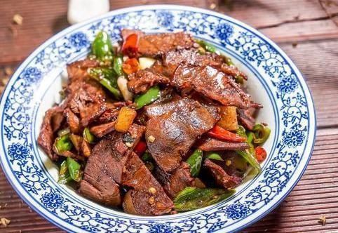 学会|炒牛肉时,牛肉一炒就老学会2个小妙招,不老不柴,鲜嫩没腥味